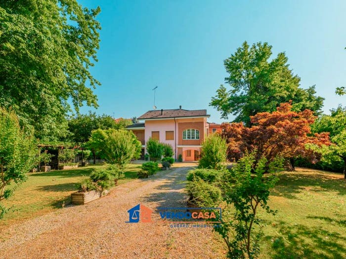 Casa con 6 locali in vendita in Via Savona, Centro, Fossano