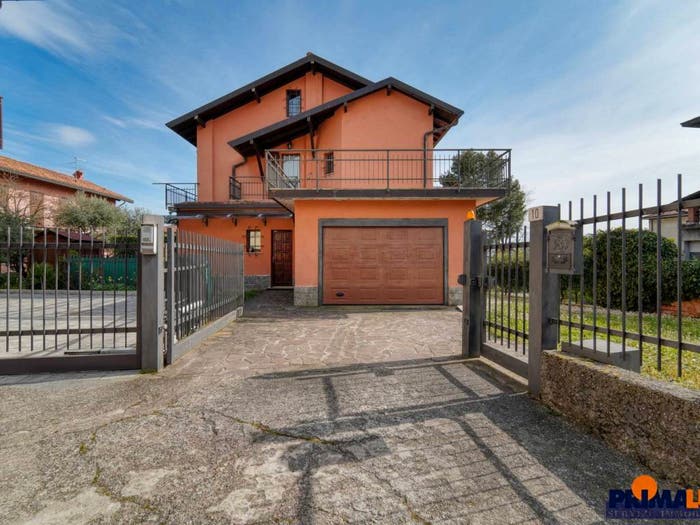 Casa trilocale in vendita in Via Petagna, Centro, Appiano Gentile