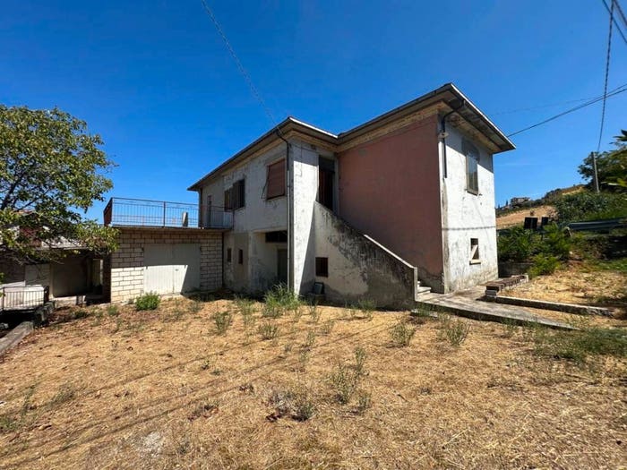 Casa con 5 locali in vendita in Via Lavino, Lettomanoppello