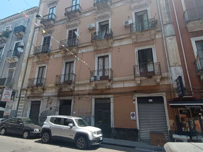 Appartamento con 6 locali in vendita in Via Calì, Centro Storico, Catania