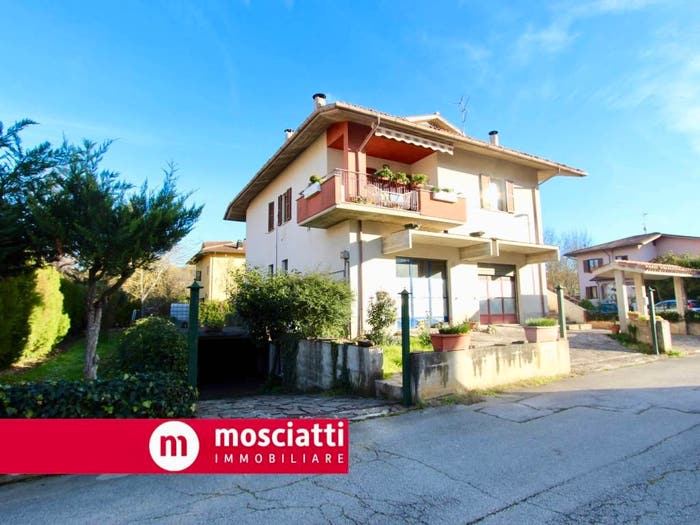 Casa con 6 locali in vendita in Via Galli, Centro, Matelica