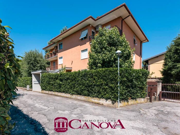 Appartamento trilocale in vendita in Via Trento, Centro, Lomazzo