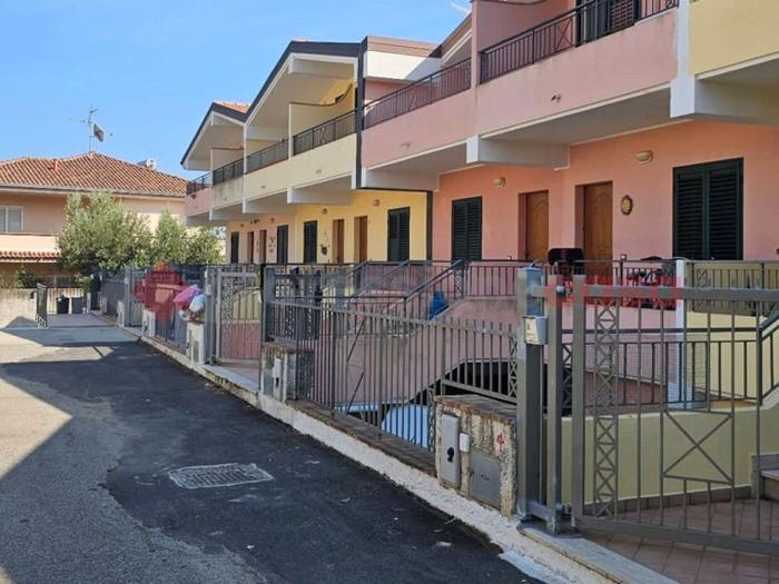Casa con 5 locali in vendita in via Catanzaro snc, Montauro