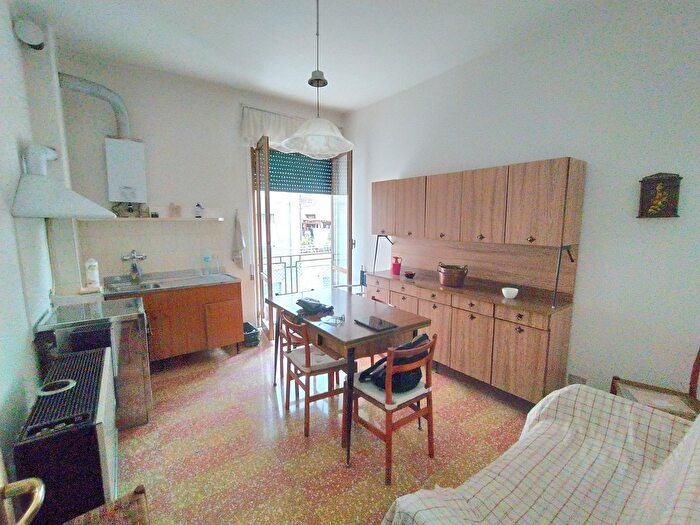 Appartamento trilocale in vendita in Via Mignone, Savona