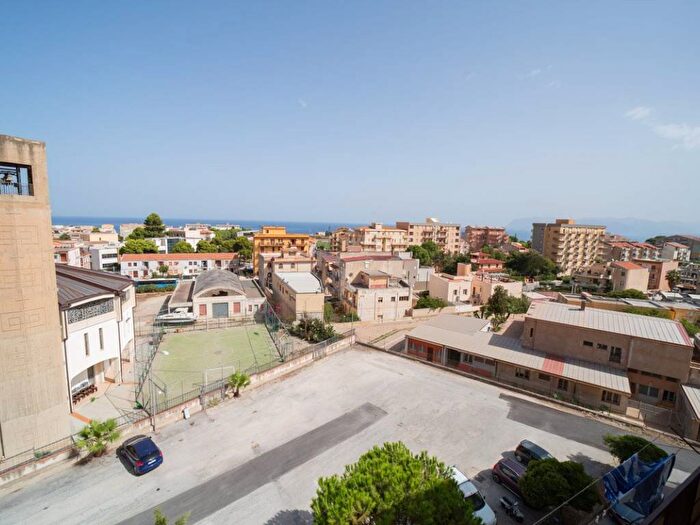 Appartamento trilocale in vendita in Via Segesta, Centro, Castellammare del Golfo