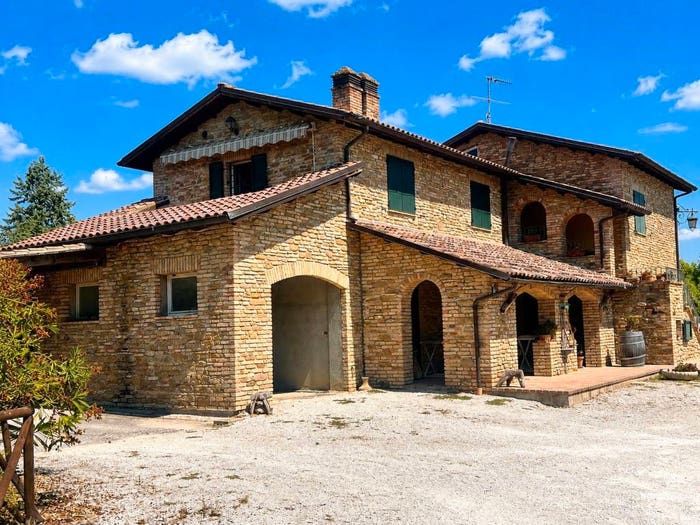 Casa con 6 locali in vendita in Via della Fonte Romana, Fratte Rosa