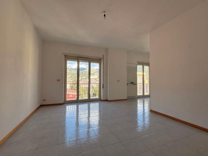 Appartamento quadrilocale in vendita in Via Eduardo De Filippo, Centro, Itri