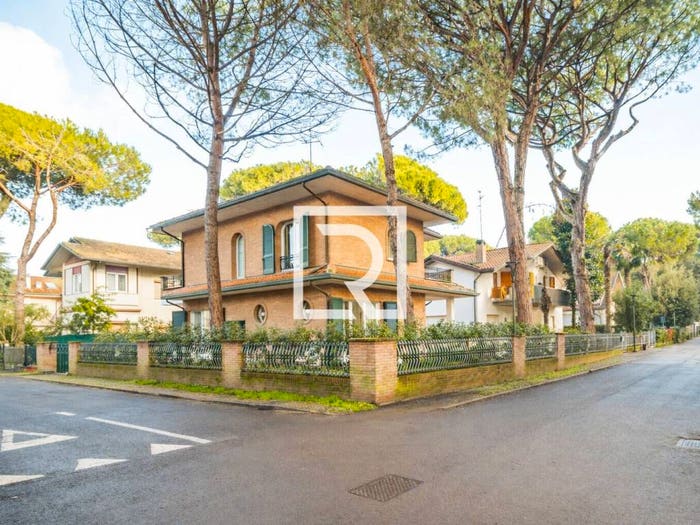 Casa con 6 locali in vendita in Viale L Ariosto, Centro, Cervia