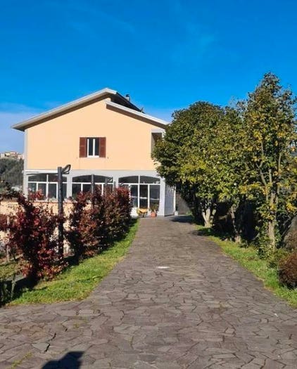 Casa con 6 locali in vendita in Canevolivo, Beverino