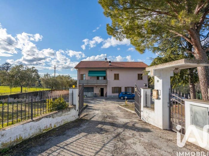 Casa con 6 locali in vendita in Via Paganuccia, Montefano