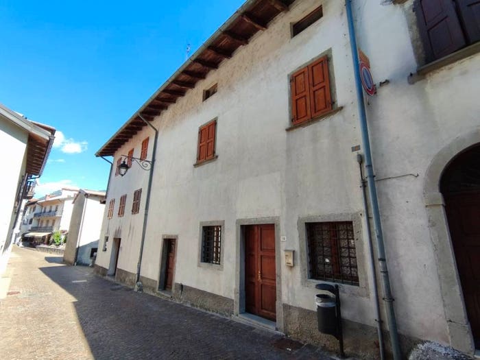 Casa con 6 locali in vendita in Via Roma, Amaro