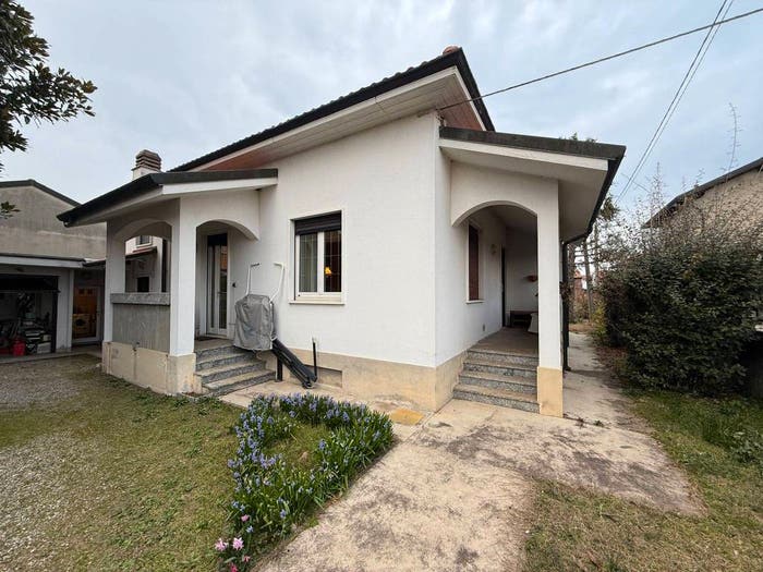 Casa trilocale in vendita in Via Montenero, Centro, Lonate Pozzolo