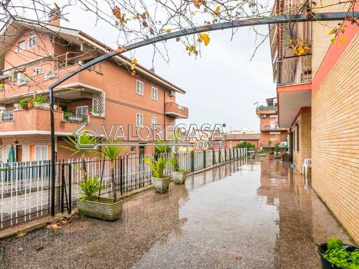 Appartamento quadrilocale in vendita in Via Capaci, Rocca Cencia, Roma