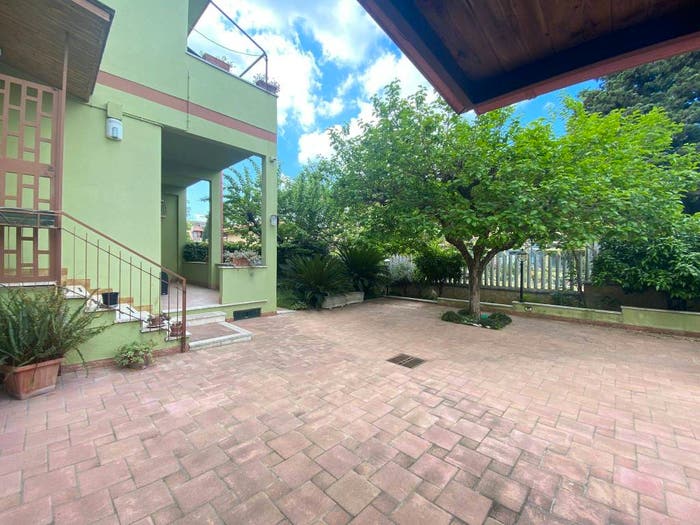 Casa con 6 locali in vendita in Via Monte Cervino, Colleverde, Guidonia Montecelio