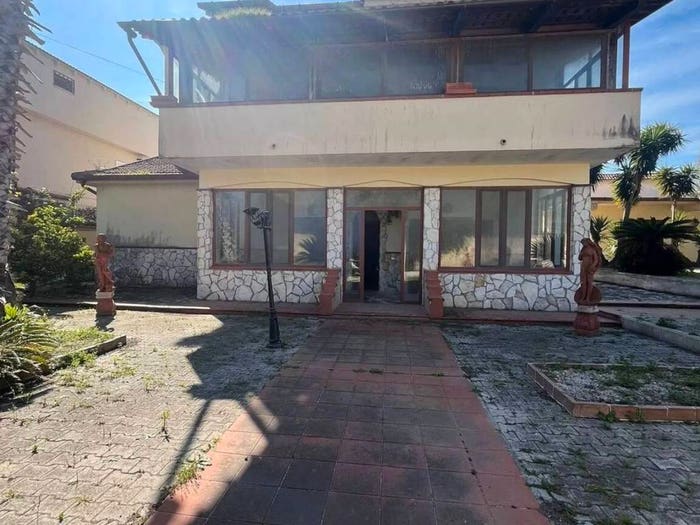 Casa con 6 locali in vendita in Via Brescia SNC, Centro, Castel Volturno