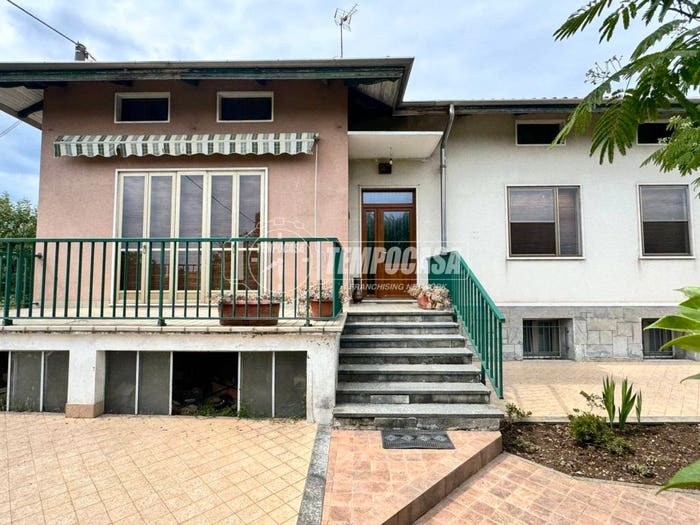 Casa con 6 locali in vendita in Via per Cerrione, Ponderano