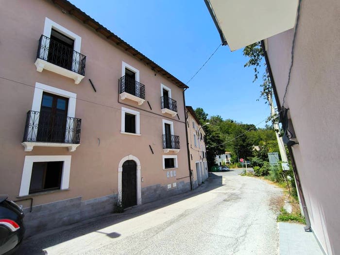 Casa con 6 locali in vendita in Via Centrale in Ripa, Bagno Monticchio, L'Aquila