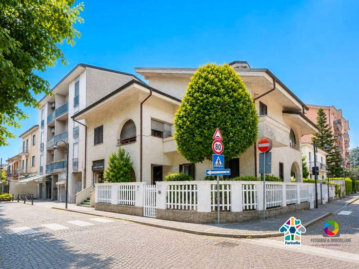 Casa trilocale in vendita in Via Alessandro Manzoni, Pregnana Milanese