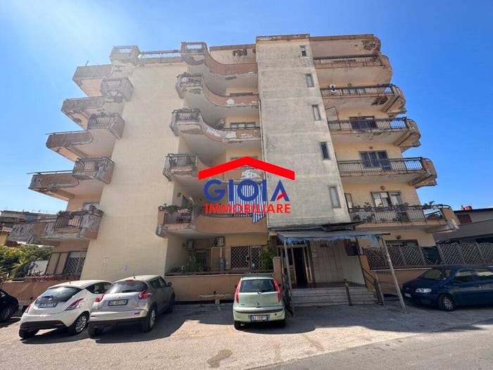 Appartamento quadrilocale in vendita in Via Pesaro, Mondragone