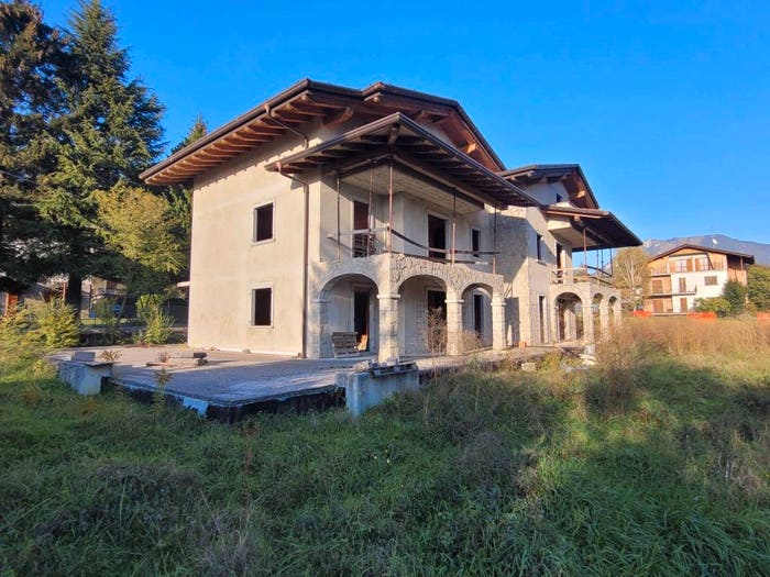 Appartamento trilocale in vendita in Via Risorgimento, Castione della Presolana