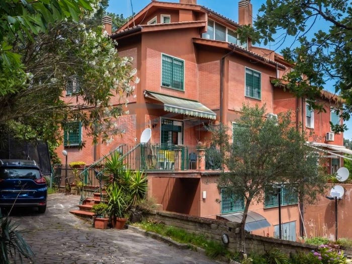 Casa con 6 locali in vendita in Via di Santa Lucia, Acqua Acetosa Manciano Montelungo, Morlupo
