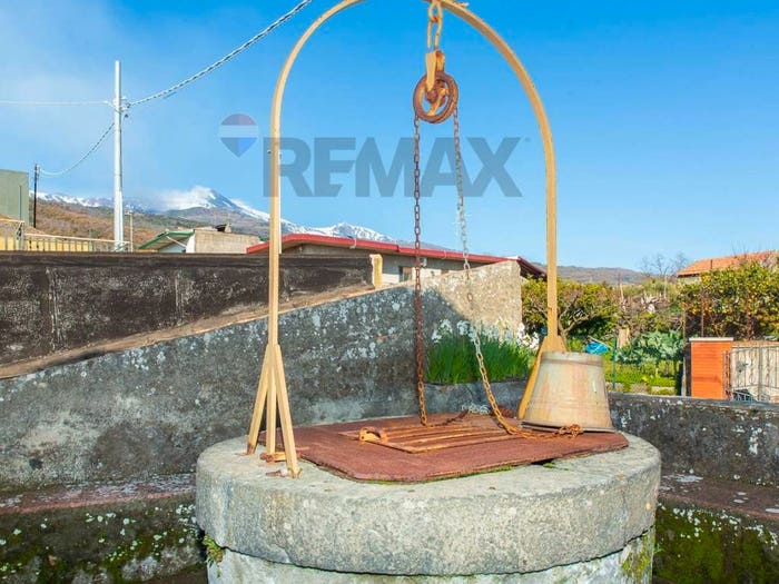 Casa trilocale in vendita in Via Sarro Civita, Centro, Zafferana Etnea