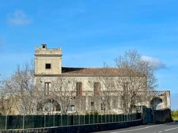 Casa con 6 locali in vendita in Via Oliva San Mauro, Aci Castello