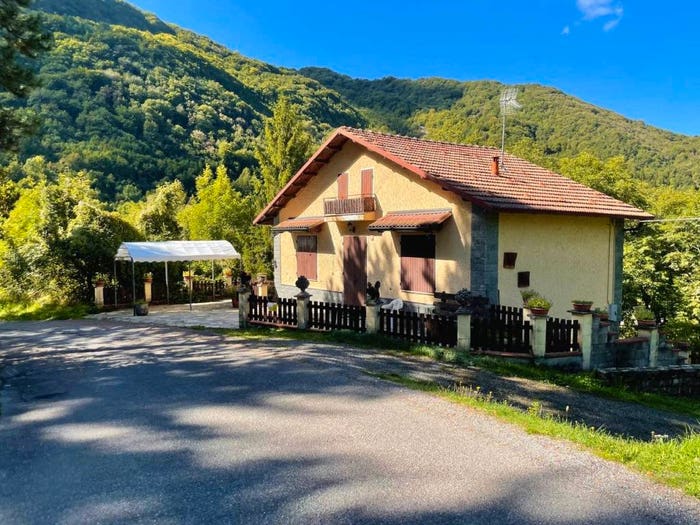 Casa quadrilocale in vendita in Frazione Salogni, Fabbrica Curone