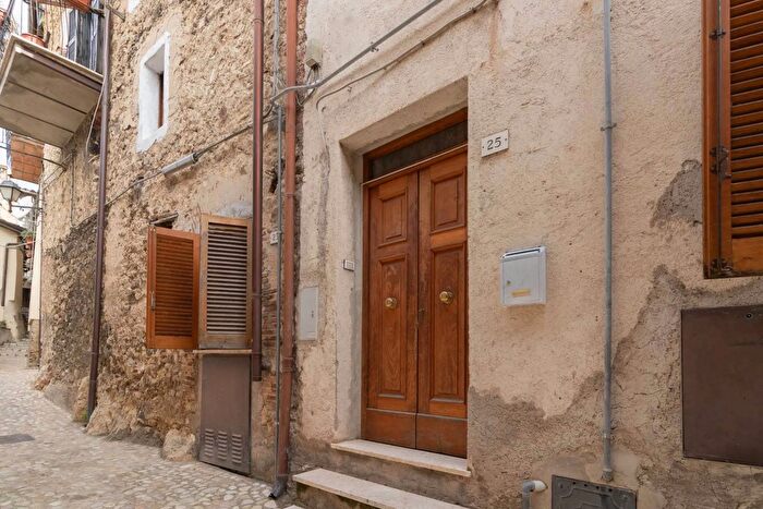 Appartamento trilocale in vendita in Via Servio Cati, Poggio Catino