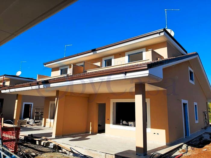 Casa quadrilocale in vendita in Via della Luna, Marina di San Nicola, Ladispoli