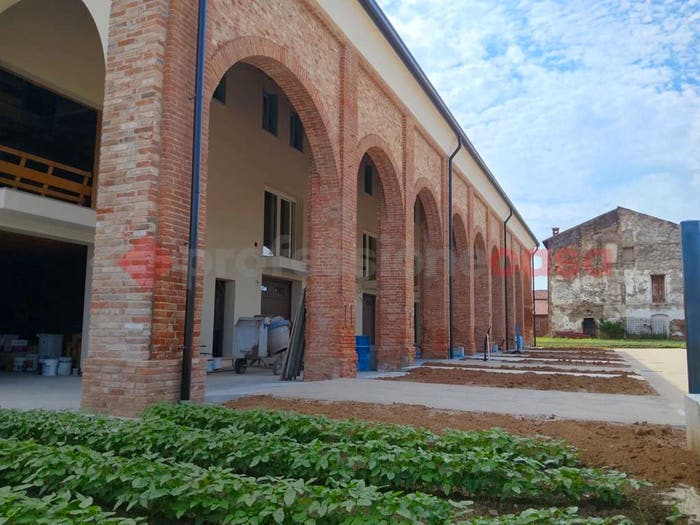 Casa quadrilocale in vendita in Via Rosa, Centro, Roveredo di Guà