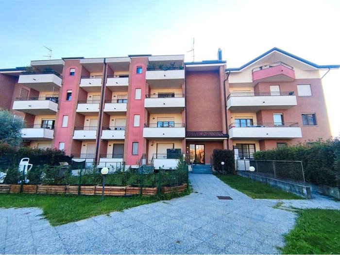 Casa quadrilocale in vendita in via Antonio Stradivari, Villaggio Del Sole, Limbiate