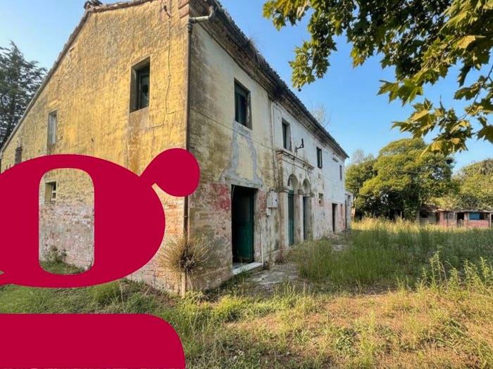 Casa con 6 locali in vendita in Contrada Potenza, Macerata