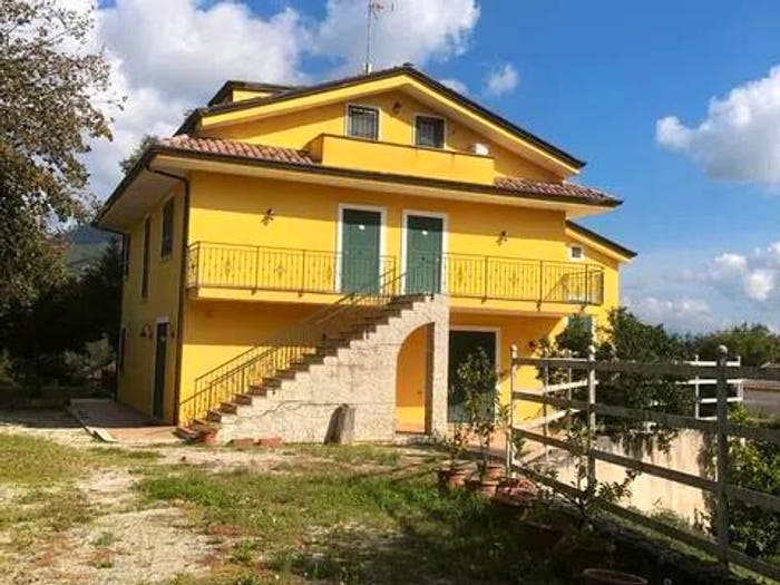 Casa con 6 locali in vendita in Via Torello, Marzano Appio