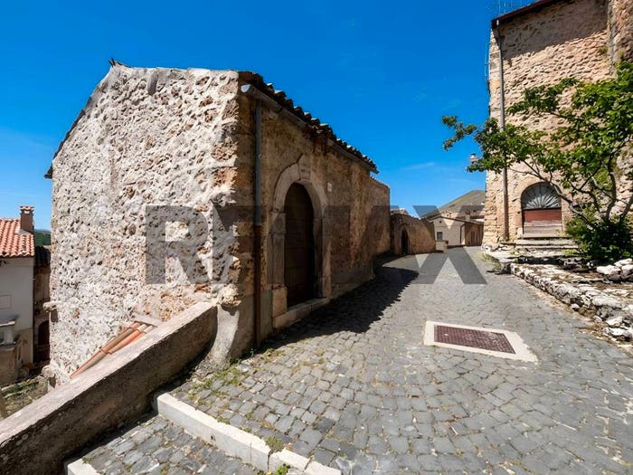 Casa con 6 locali in vendita in Santo Stefano di Sessanio