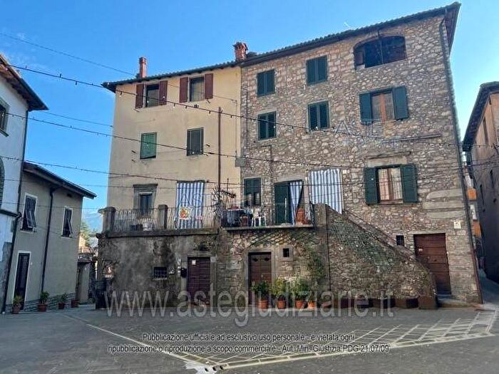 Appartamento trilocale in vendita in Via San Giovanni, Centro, Gallicano