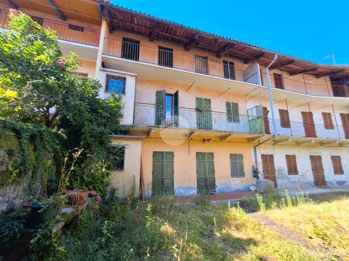 Casa quadrilocale in vendita in Via Cavour, Centro, Caravino