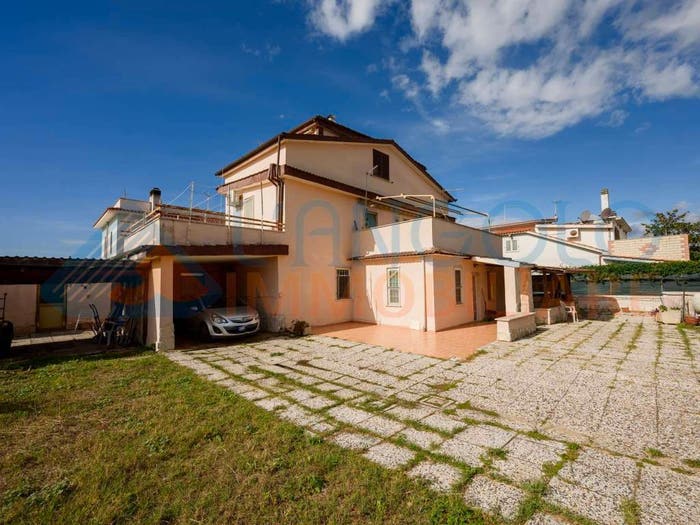 Casa con 6 locali in vendita in Via Sofia, Cerreto, Ladispoli