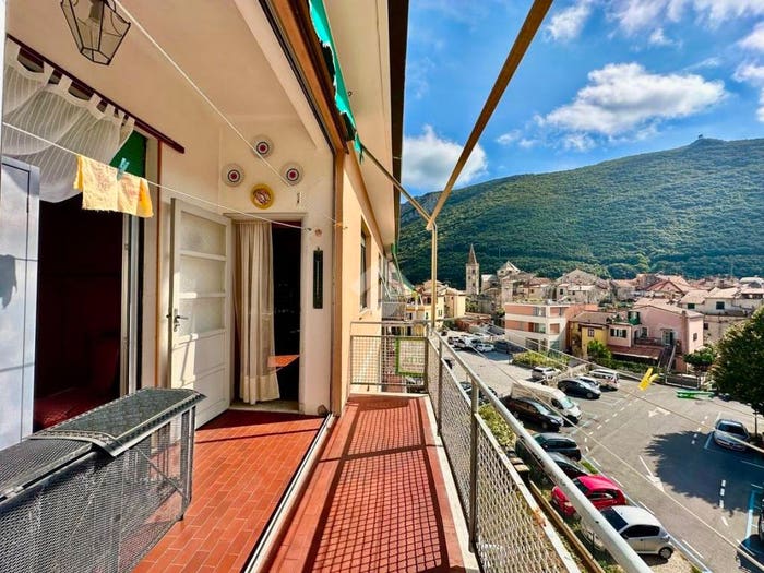 Appartamento quadrilocale in vendita in Via Avvocato Giuseppe Cavassola, Centro, Finale Ligure