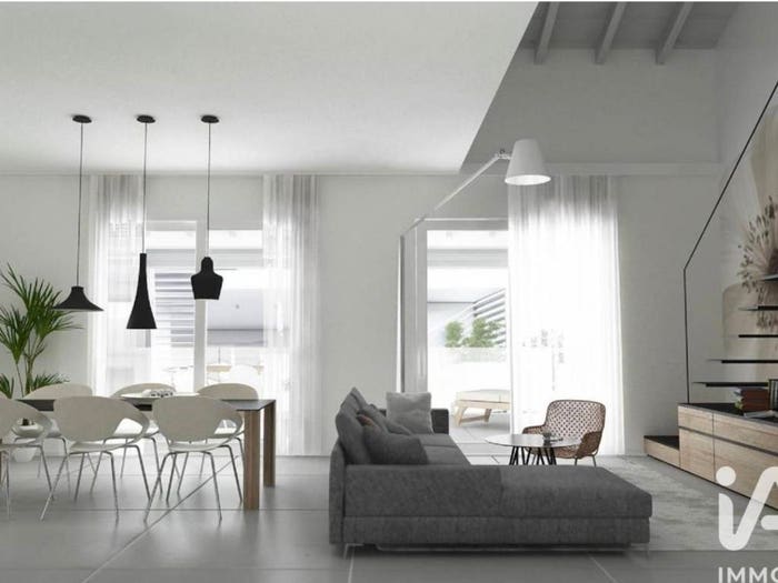 Appartamento con 6 locali in vendita in Frazione SAN BENEDETTO, Centro, Peschiera del Garda