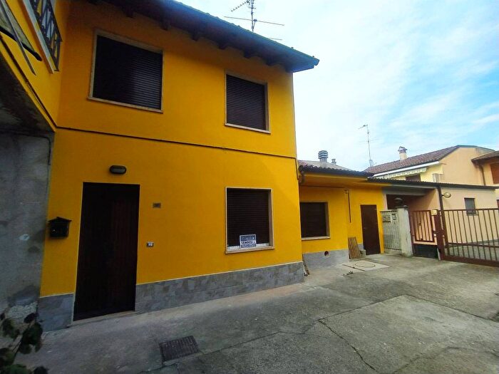 Casa trilocale in vendita in Via Roma, Centro, Castiglione d'Adda