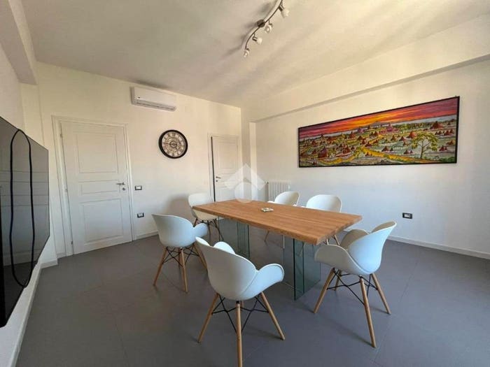 Appartamento trilocale in vendita in Via Caprera, Stampace, Cagliari