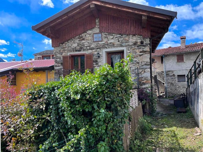 Casa trilocale in vendita in Via per Albonico, Sorico