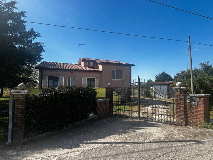 Casa con 6 locali in vendita in ADRIA Località Sabbioni, Adria