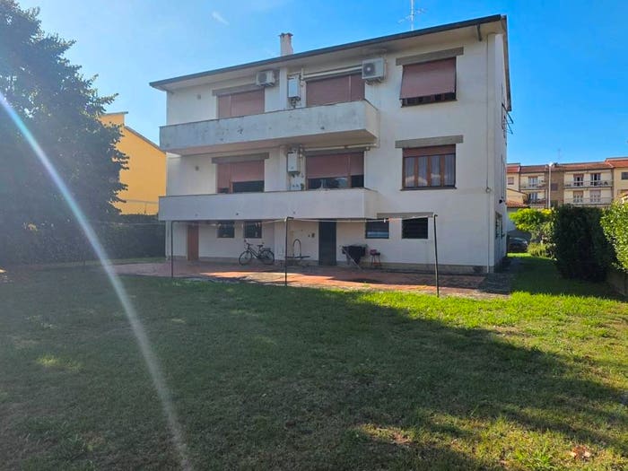 Appartamento con 6 locali in vendita in Centro, Scandicci