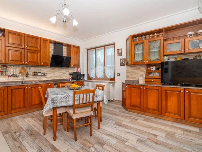 Casa quadrilocale in vendita in Via Battisti, Centro, Caselle Torinese