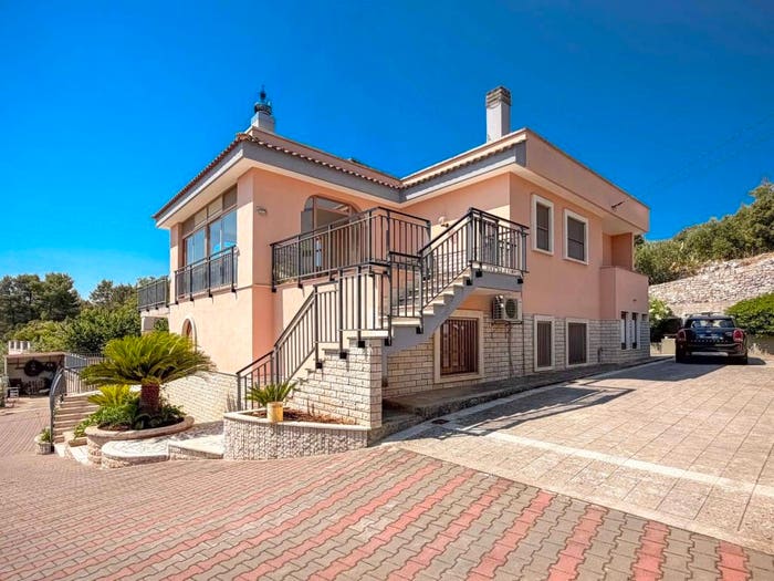 Casa con 6 locali in vendita in Strada Comunale Corcione, Putignano