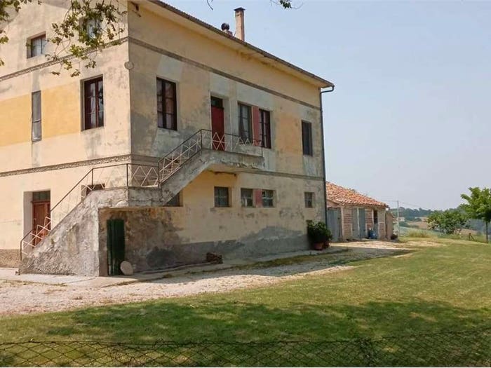 Casa con 6 locali in vendita in Centro, Montelparo