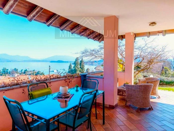 Casa con 6 locali in vendita in Meina