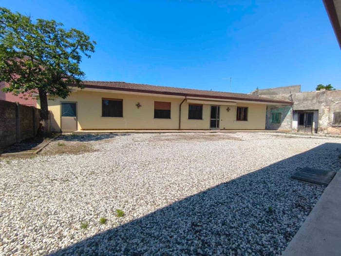 Casa quadrilocale in vendita in Via San Gottardo, Padernello, Paese
